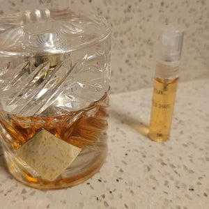 Angels Share by Kilian 5ml decant sample https://fragrancesauthentic.com/products/angels-share-by-kilian-5ml Experience the luxurious scent of Angels Share By Kilian a unisex sent . This 5ml decant sample features a warm and rich gourmand Amber.
